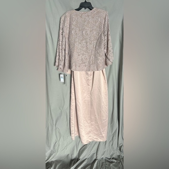 Alex Evenings Plus Size Lace Dress & Jacket - Picture 6 of 8